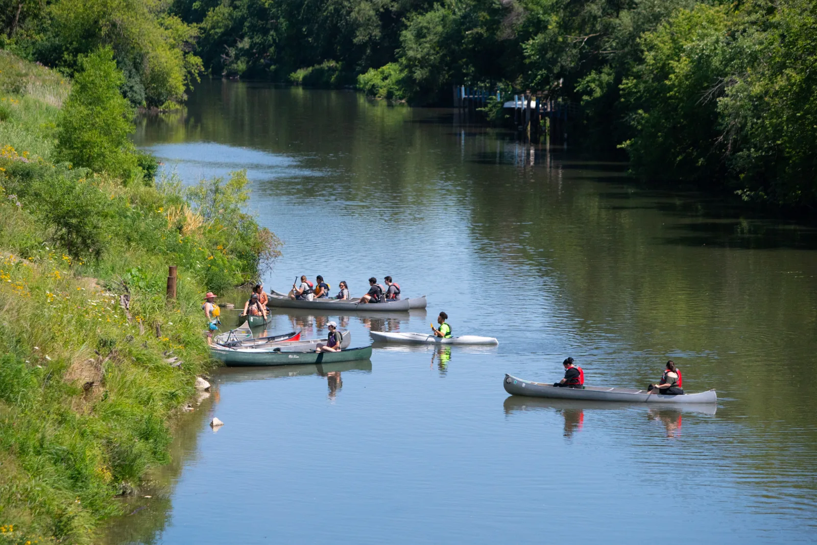 NCAIS participants paddle down the Chicago River as part of the 2022 summer institute programming.