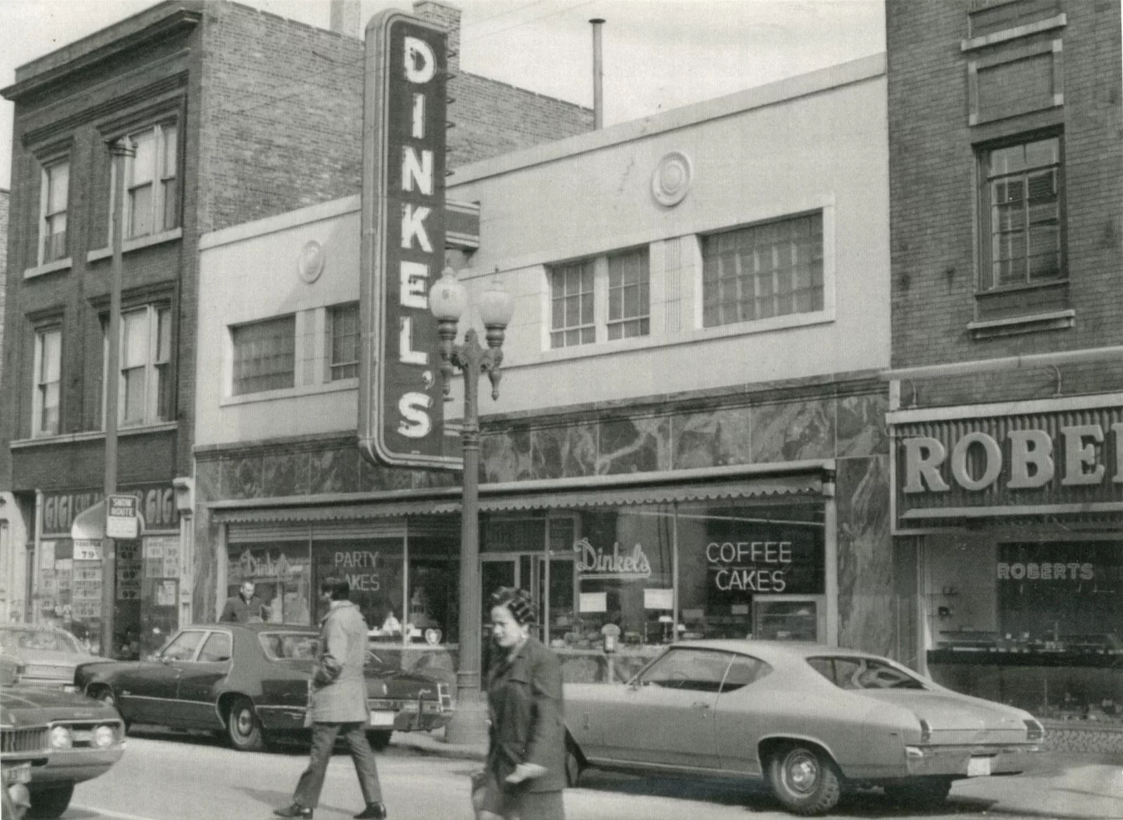 Dinkel’s Bakery storefront at 3329 North Lincoln Avenue, undated